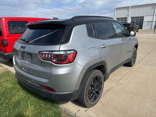 Billet Silver Metallic Clearcoat 2023 Jeep Compass Latitude