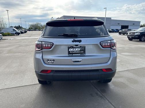 Billet Silver Metallic Clearcoat 2023 Jeep Compass Latitude