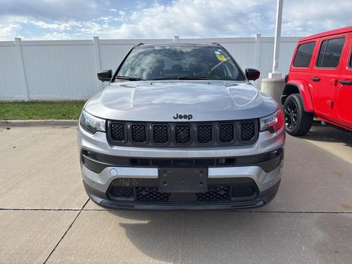Billet Silver Metallic Clearcoat 2023 Jeep Compass Latitude