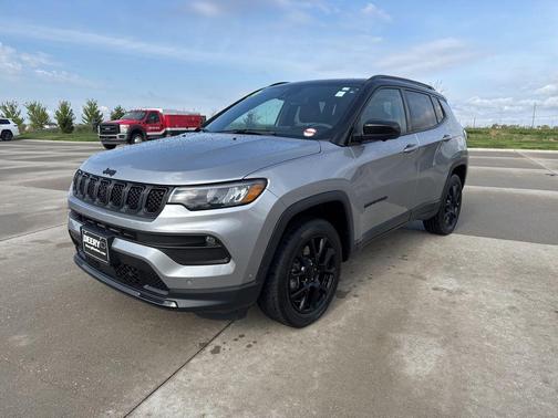 Billet Silver Metallic Clearcoat 2023 Jeep Compass Latitude