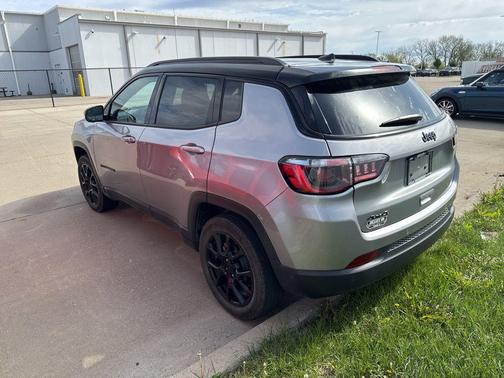 Billet Silver Metallic Clearcoat 2023 Jeep Compass Latitude