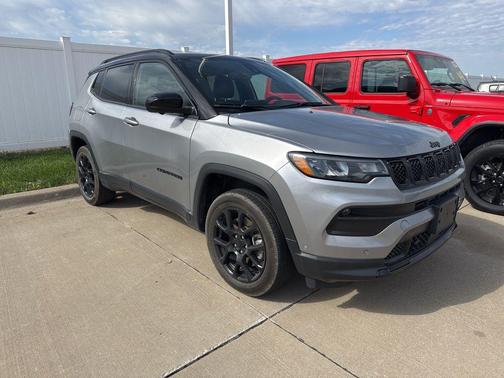 Billet Silver Metallic Clearcoat 2023 Jeep Compass Latitude