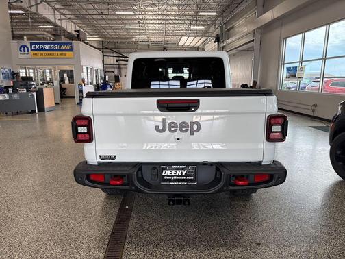 Bright White Clearcoat 2026 Jeep Gladiator Rubicon