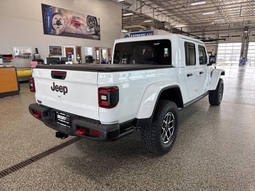Bright White Clearcoat 2026 Jeep Gladiator Rubicon