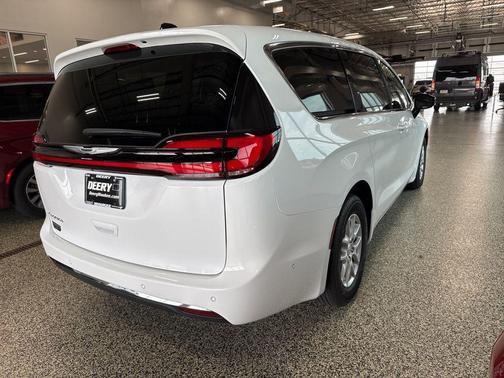 2025 Chrysler Pacifica L