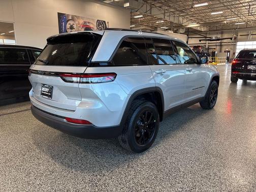 2026 Jeep Grand Cherokee Altitude