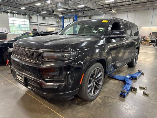 Diamond Black Crystal Pearlcoat 2024 Jeep Grand Wagoneer L Series II