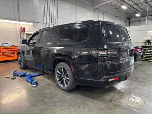 Diamond Black Crystal Pearlcoat 2024 Jeep Grand Wagoneer L Series II
