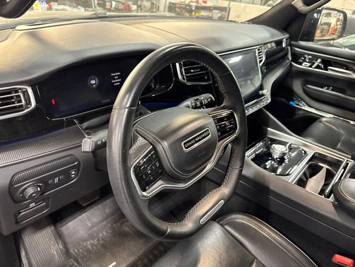Diamond Black Crystal Pearlcoat 2024 Jeep Grand Wagoneer L Series II