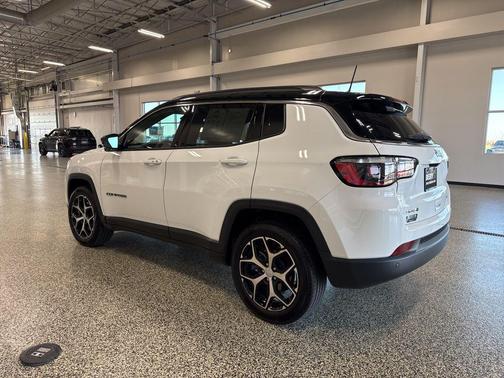 Bright White Clearcoat 2024 Jeep Compass Limited