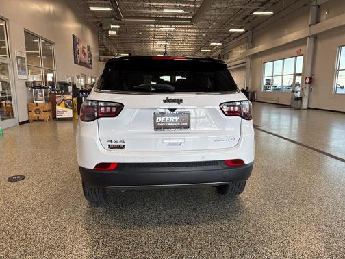 Bright White Clearcoat 2024 Jeep Compass Limited