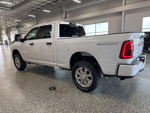 Bright White Clearcoat 2026 RAM 2500 Big Horn