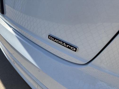 Glacier White 2023 Audi Q8 55 Prestige