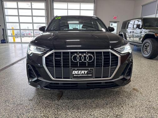 2025 Audi Q3 Premium