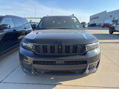 Diamond Black Crystal Pearlcoat 2025 Jeep Grand Cherokee L Limited