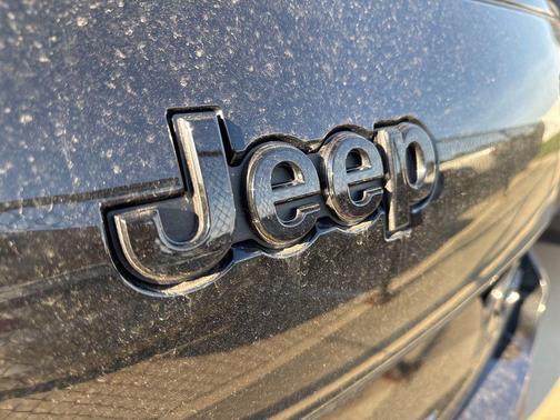 Diamond Black Crystal Pearlcoat 2025 Jeep Grand Cherokee L Limited