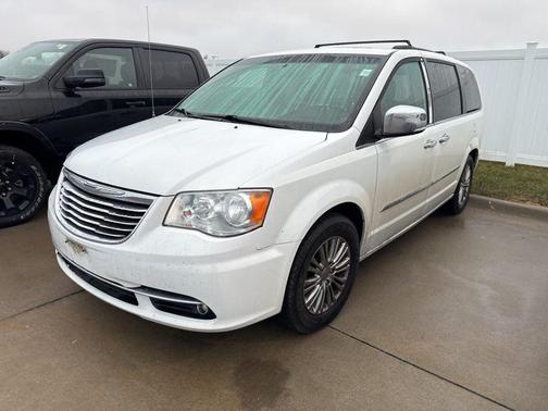2016 Chrysler Town & Country Touring-L