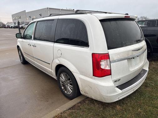 2016 Chrysler Town & Country Touring-L