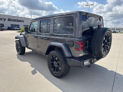 Granite Crystal Metallic Clearcoat 2025 Jeep Wrangler 4xe Sahara