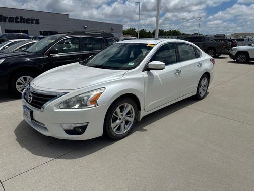 Pearl White Metallic 2013 Nissan Altima 2.5 SL