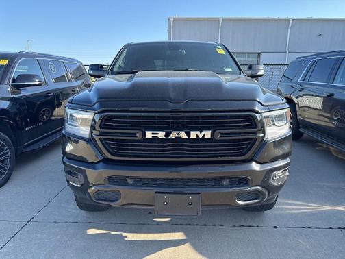 Diamond Black Crystal Pearlcoat 2019 RAM 1500 Big Horn