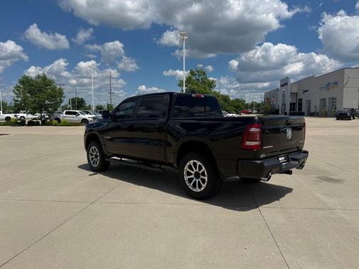 Diamond Black Crystal Pearlcoat 2019 RAM 1500 Big Horn