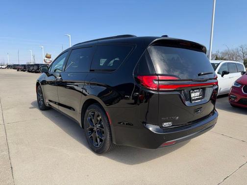 2026 Chrysler Pacifica L