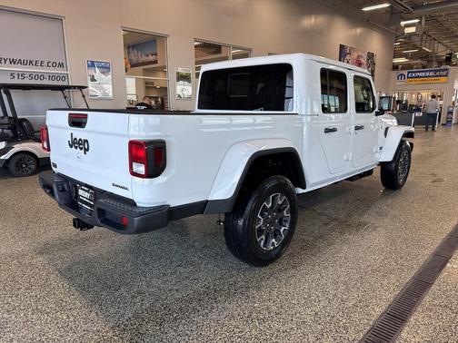 2026 Jeep Gladiator Sahara