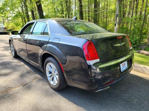 2019 Chrysler 300 Touring