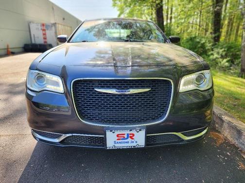 2019 Chrysler 300 Touring