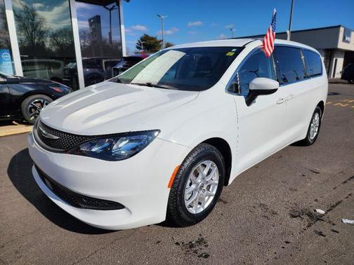 2022 Chrysler Voyager LX