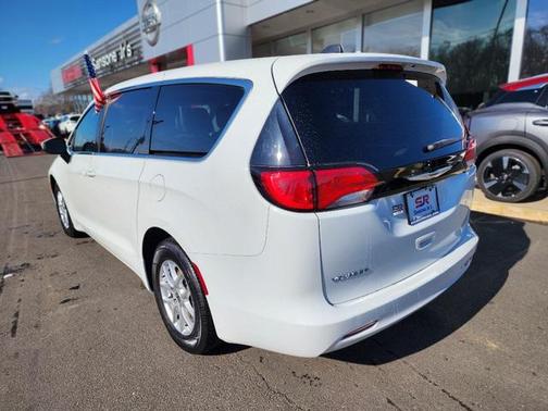 2022 Chrysler Voyager LX