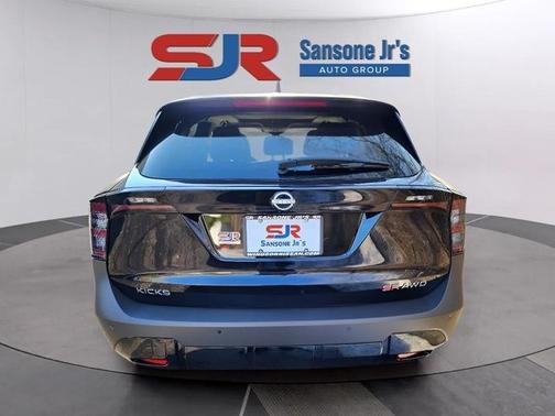 Super Black 2025 Nissan Kicks SR