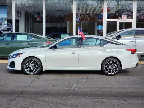2023 Nissan Altima 2.0 SR