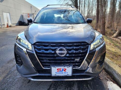 2023 Nissan Kicks SR