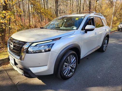 2024 Nissan Pathfinder SL