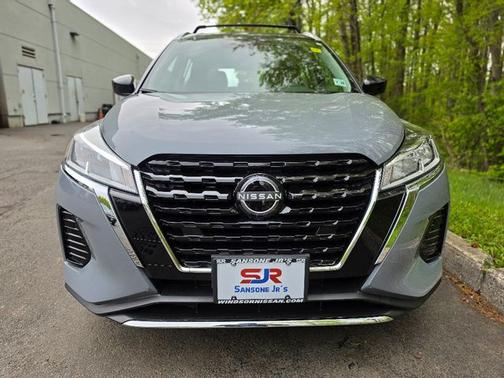 2 Tone Gray / Black 2023 Nissan Kicks SV