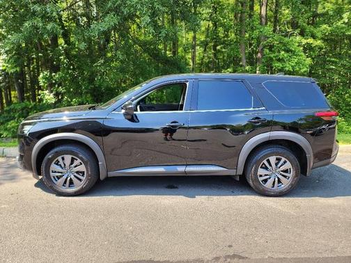 2024 Nissan Pathfinder S