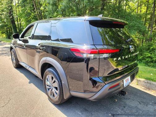 2024 Nissan Pathfinder S