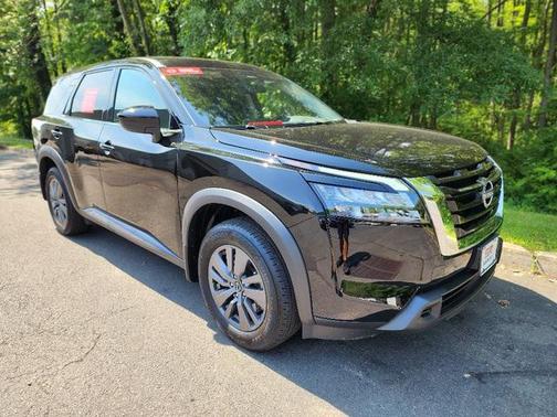 2024 Nissan Pathfinder S