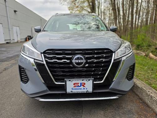 Boulder Gray Pearl 2023 Nissan Kicks SV