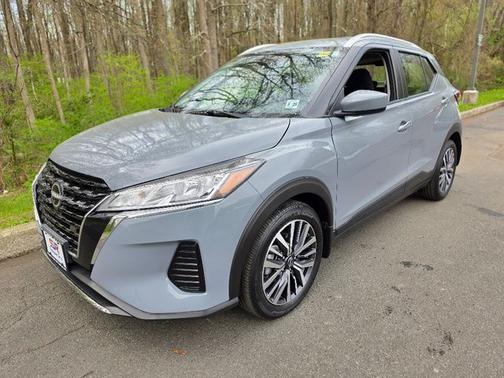 Boulder Gray Pearl 2023 Nissan Kicks SV