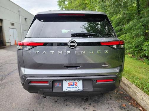 2025 Nissan Pathfinder SV