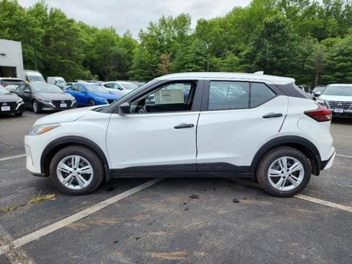 2025 Nissan Kicks S