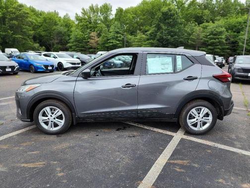 2025 Nissan Kicks S