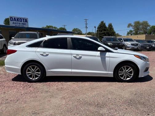 Quartz White Pearl 2016 Hyundai SONATA SE