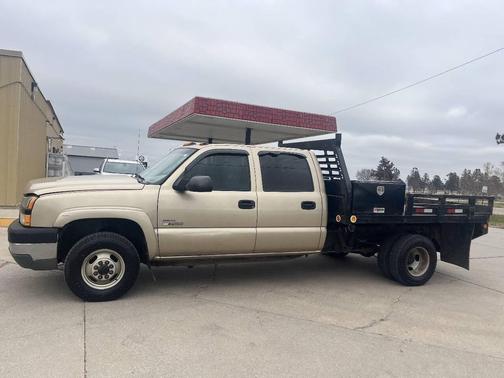 2005 Chevrolet Silverado 3500 LS Crew Cab