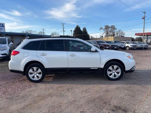 Satin White Pearl 2011 Subaru Outback 2.5 i Premium