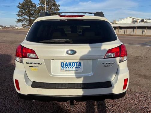 Satin White Pearl 2011 Subaru Outback 2.5 i Premium