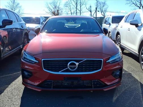 2019 Volvo S60 T6 R-Design